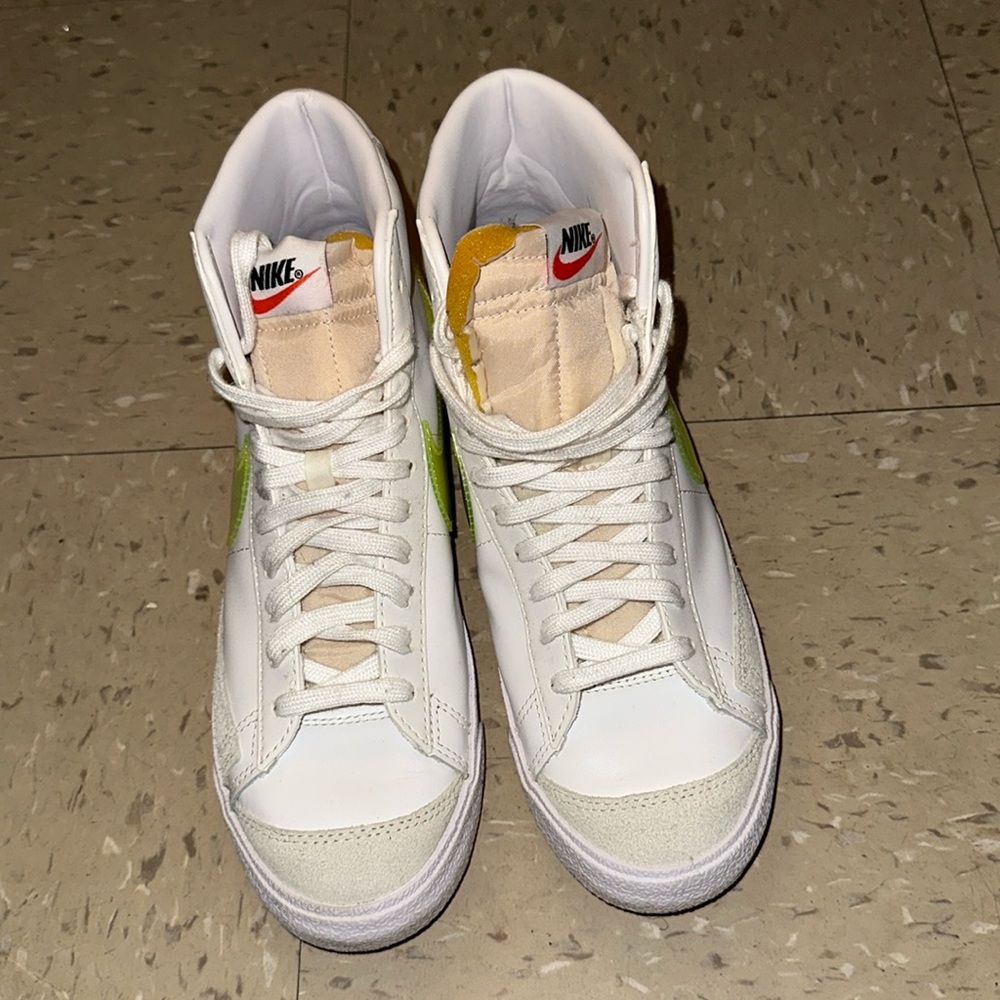 Wmns Blazer Mid '77 Essential 'White Volt'